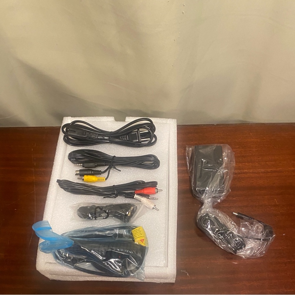 Cyberhome Portable DVD Player CH-LVD1010A All Complete MP3s 10’LCD screen New - Picture 6 of 15